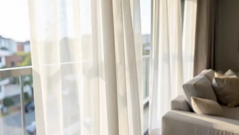 nowoczesne firany na okno balkonowe